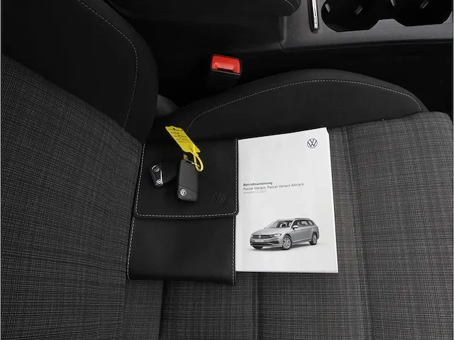 Volkswagen passat variant 2.0 tsi automaat 2021 panoramadak virtual cockpit 360°camera dodehoeksensor - afbeelding 29 van  39