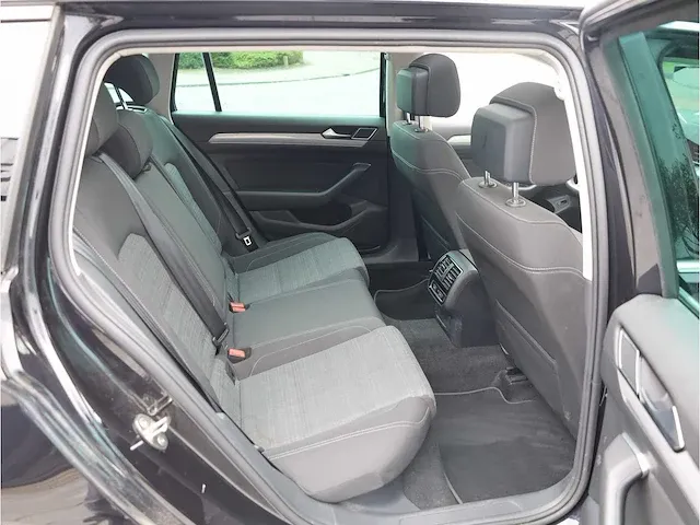 Volkswagen passat variant 2.0 tsi automaat 2021 panoramadak virtual cockpit 360°camera dodehoeksensor - afbeelding 30 van  39