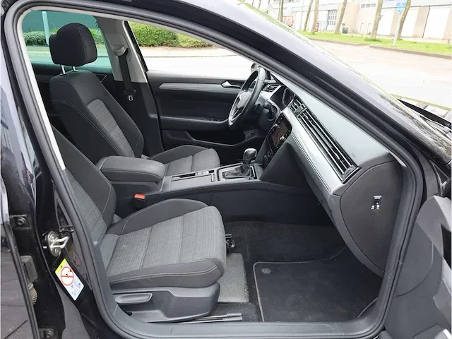 Volkswagen passat variant 2.0 tsi automaat 2021 panoramadak virtual cockpit 360°camera dodehoeksensor - afbeelding 31 van  39