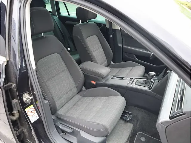 Volkswagen passat variant 2.0 tsi automaat 2021 panoramadak virtual cockpit 360°camera dodehoeksensor - afbeelding 32 van  39
