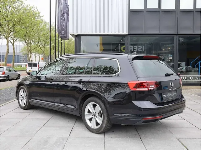 Volkswagen passat variant 2.0 tsi automaat 2021 panoramadak virtual cockpit 360°camera dodehoeksensor - afbeelding 23 van  39