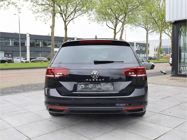 Volkswagen passat variant 2.0 tsi automaat 2021 panoramadak virtual cockpit 360°camera dodehoeksensor - afbeelding 34 van  39