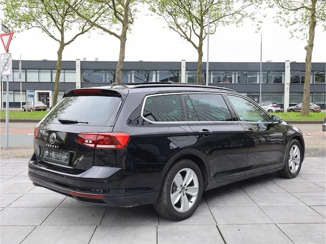 Volkswagen passat variant 2.0 tsi automaat 2021 panoramadak virtual cockpit 360°camera dodehoeksensor - afbeelding 35 van  39