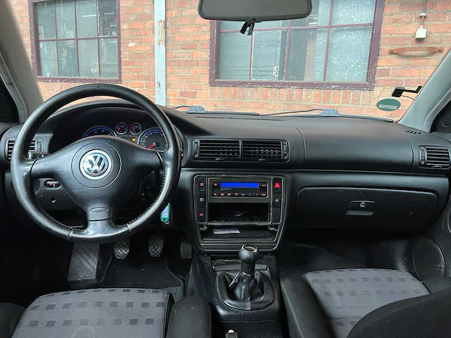 Volkswagen passat variant 2.3 v5 trendline 170pk 2001, 89-gt-dh - afbeelding 13 van  41