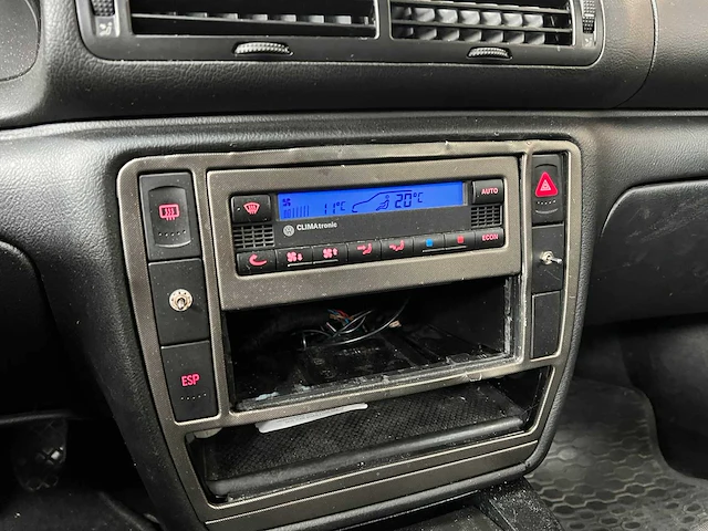 Volkswagen passat variant 2.3 v5 trendline 170pk 2001, 89-gt-dh - afbeelding 18 van  41
