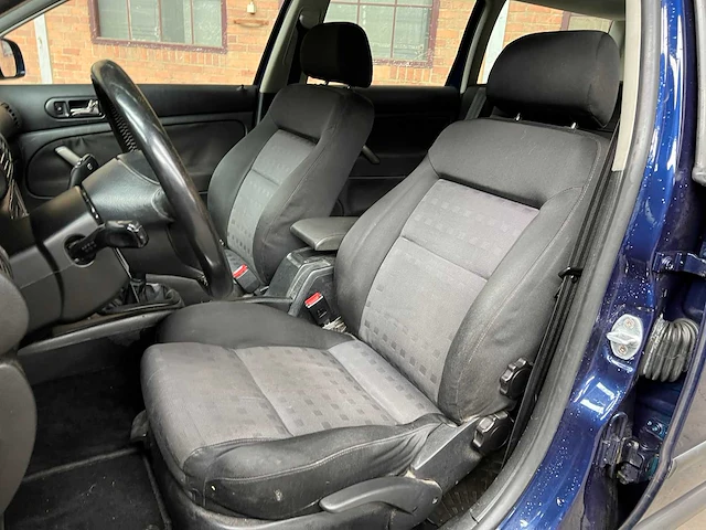 Volkswagen passat variant 2.3 v5 trendline 170pk 2001, 89-gt-dh - afbeelding 26 van  41