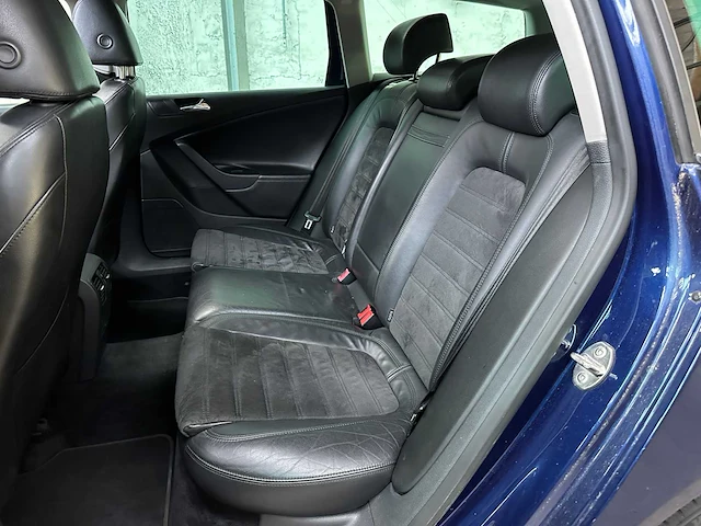 Volkswagen passat variant 3.2 v6 highl. bns 4m 250pk 2007, 79-xf-vs - afbeelding 30 van  41