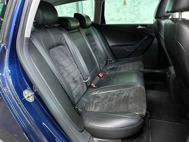 Volkswagen passat variant 3.2 v6 highl. bns 4m 250pk 2007, 79-xf-vs - afbeelding 31 van  41