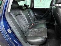 Volkswagen passat variant 3.2 v6 highl. bns 4m 250pk 2007, 79-xf-vs - afbeelding 31 van  41