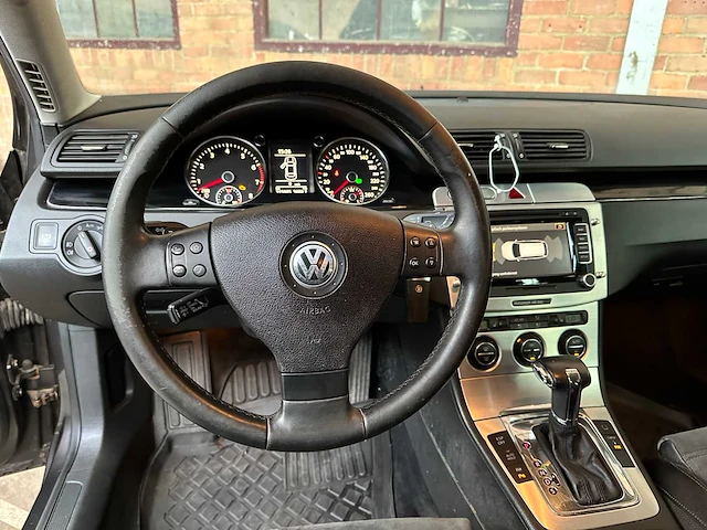 Volkswagen passat variant 3.2 v6 highline 4m r32 250pk 2009, 89-hng-2 - afbeelding 10 van  41