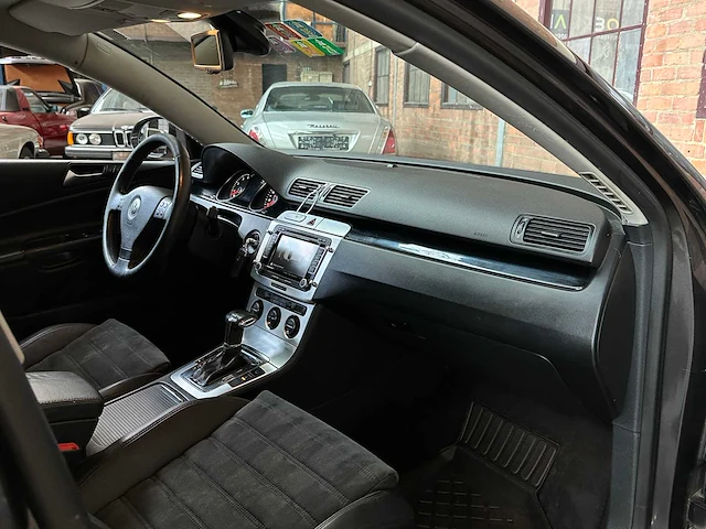 Volkswagen passat variant 3.2 v6 highline 4m r32 250pk 2009, 89-hng-2 - afbeelding 28 van  41