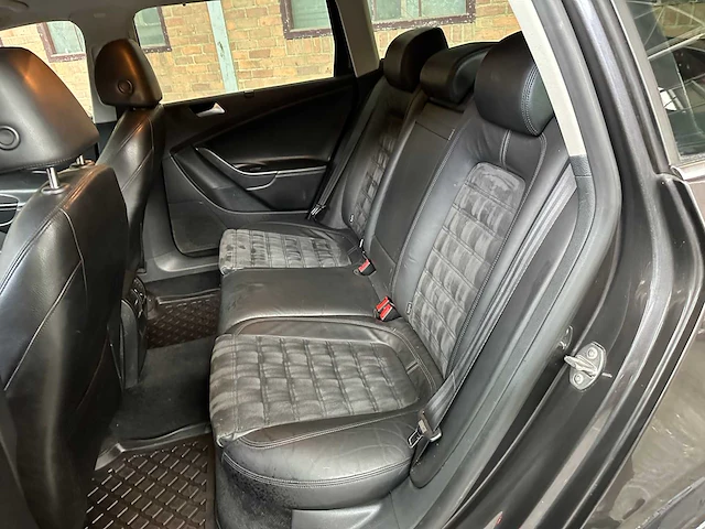 Volkswagen passat variant 3.2 v6 highline 4m r32 250pk 2009, 89-hng-2 - afbeelding 30 van  41
