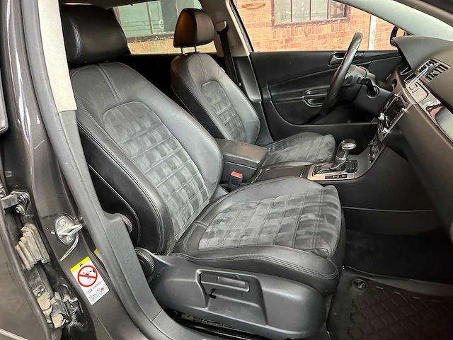 Volkswagen passat variant 3.2 v6 highline 4m r32 250pk 2009, 89-hng-2 - afbeelding 32 van  41