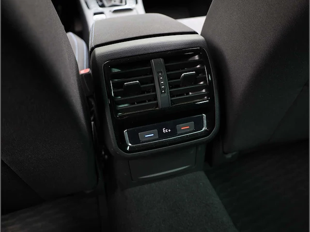 Volkswagen passat variant gte 1.4 tsi phev 218pk automaat 2020 - afbeelding 19 van  40