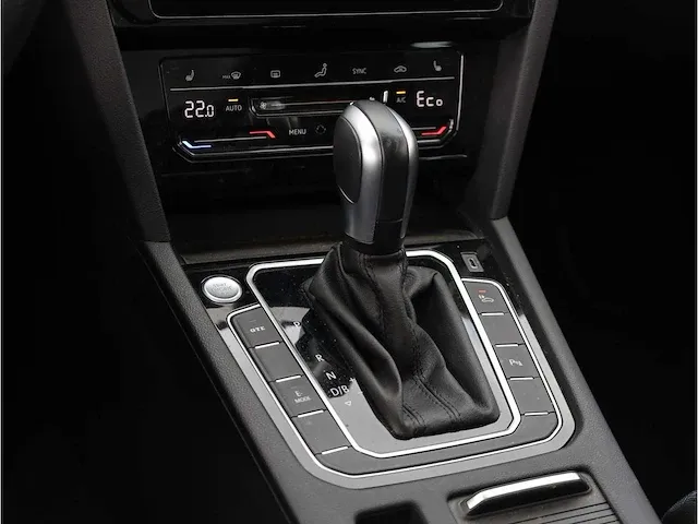 Volkswagen passat variant gte 1.4 tsi phev 218pk automaat 2021 panodak camera massage stoel&stuurverwarming - afbeelding 15 van  33