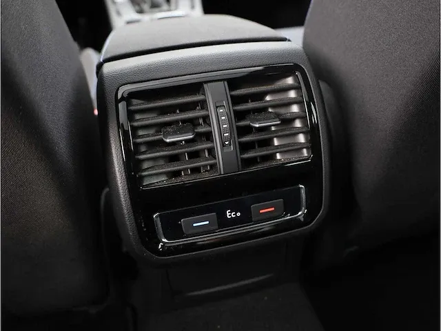 Volkswagen passat variant gte 1.4 tsi phev 218pk automaat 2021 panodak camera massage stoel&stuurverwarming - afbeelding 19 van  33