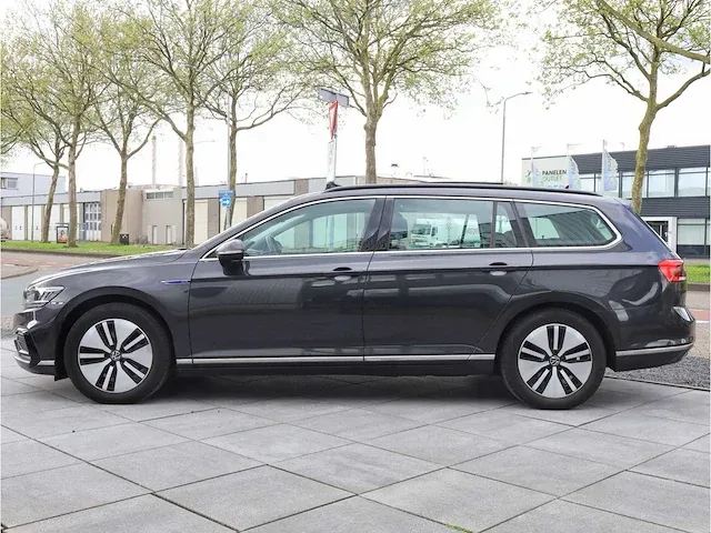 Volkswagen passat variant gte 1.4 tsi phev 218pk automaat 2021 panodak camera massage stoel&stuurverwarming - afbeelding 12 van  33