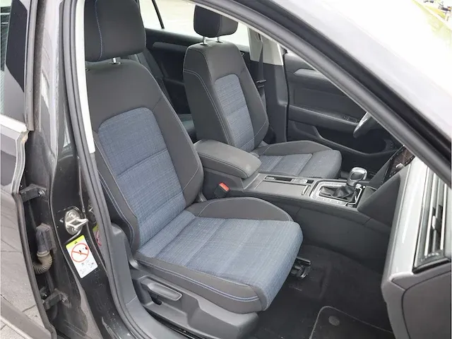 Volkswagen passat variant gte 1.4 tsi phev 218pk automaat 2021 panodak camera massage stoel&stuurverwarming - afbeelding 26 van  33