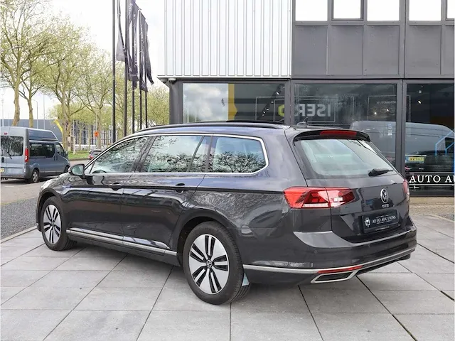 Volkswagen passat variant gte 1.4 tsi phev 218pk automaat 2021 panodak camera massage stoel&stuurverwarming - afbeelding 23 van  33