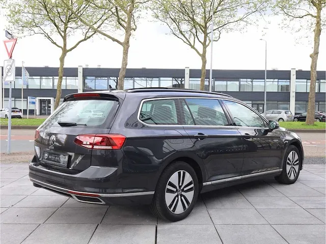 Volkswagen passat variant gte 1.4 tsi phev 218pk automaat 2021 panodak camera massage stoel&stuurverwarming - afbeelding 29 van  33