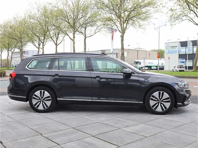 Volkswagen passat variant gte 1.4 tsi phev 218pk automaat 2021 panodak camera massage stoel&stuurverwarming - afbeelding 30 van  33