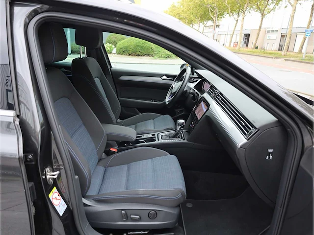 Volkswagen passat variant gte 1.4 tsi phev 218pk automaat 2021 - afbeelding 33 van  48