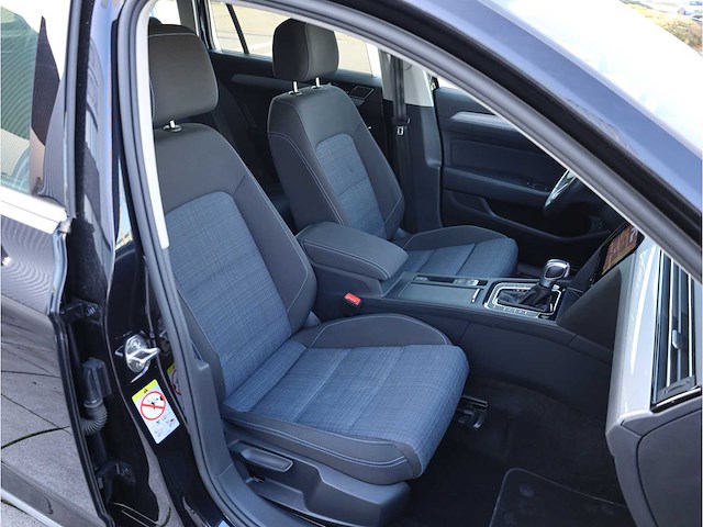 Volkswagen passat variant gte 1.4 tsi phev 218pk automaat 2021 - afbeelding 27 van  41