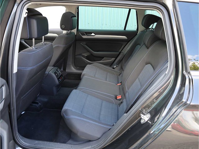 Volkswagen passat variant gte 1.4 tsi phev 218pk automaat 2022 - afbeelding 31 van  43