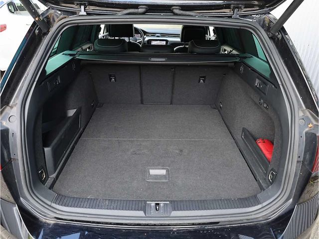 Volkswagen passat variant gte 1.4 tsi phev 218pk automaat 2022 - afbeelding 31 van  47