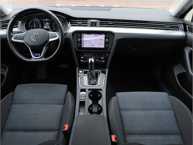 Volkswagen passat variant gte 1.4 tsi phev 218pk automaat 2022 - afbeelding 17 van  46