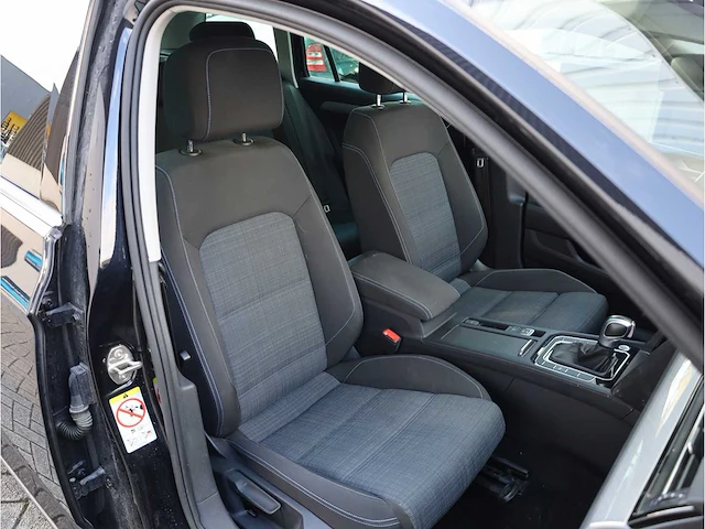 Volkswagen passat variant gte 1.4 tsi phev 218pk automaat - afbeelding 32 van  38