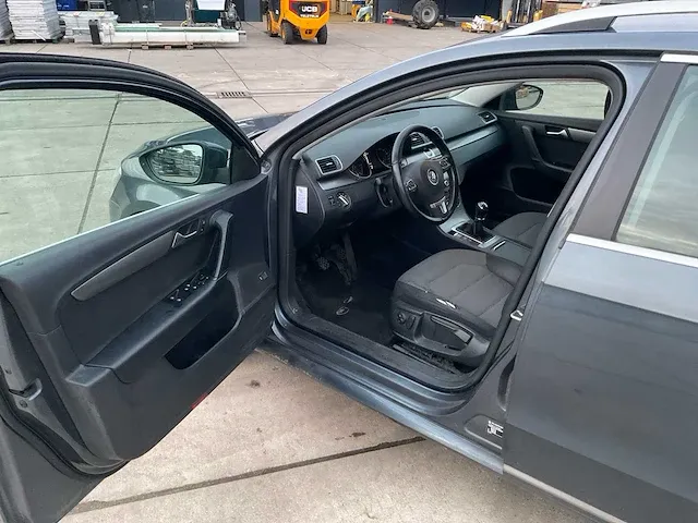 Volkswagen passat variant personenauto - afbeelding 2 van  37