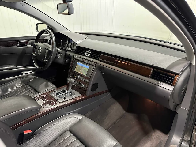 Volkswagen phaeton 3.0 tdi 5p. 6 cilinder 4x4 automaat youngtimer 41-gsg-1 - afbeelding 3 van  30