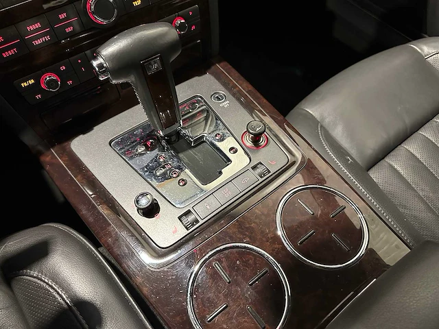 Volkswagen phaeton 3.0 tdi 5p. 6 cilinder 4x4 automaat youngtimer 41-gsg-1 - afbeelding 9 van  30
