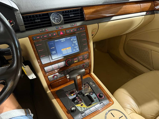 Volkswagen phaeton 3.2 v6 5p, 82-rfd-3 - afbeelding 2 van  12