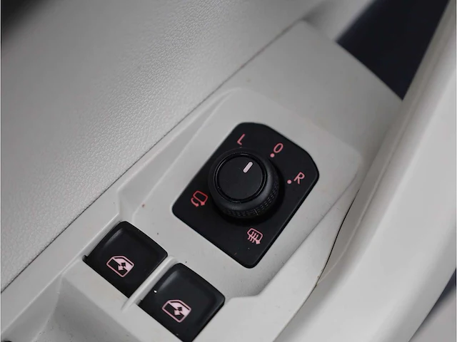 Volkswagen polo 1.0 tsi r-line automaat 2020 beats by dre panodak achteruitrijcamera carplay stoelverwarming - afbeelding 18 van  38