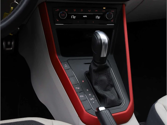Volkswagen polo 1.0 tsi r-line automaat 2020 beats by dre panodak achteruitrijcamera carplay stoelverwarming - afbeelding 21 van  38