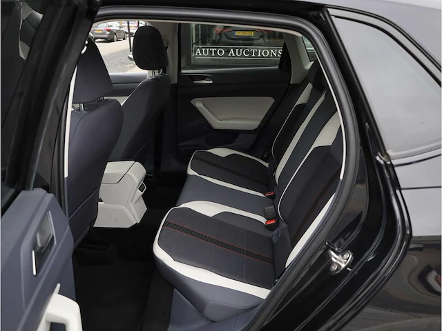 Volkswagen polo 1.0 tsi r-line automaat 2020 beats by dre panodak achteruitrijcamera carplay stoelverwarming - afbeelding 31 van  38
