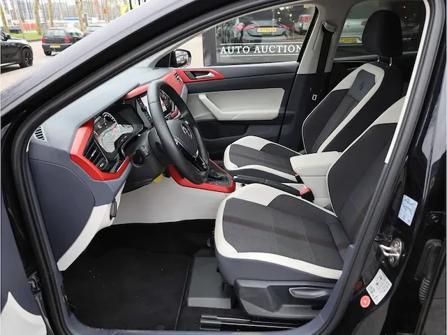 Volkswagen polo 1.0 tsi r-line automaat 2020 beats by dre panodak achteruitrijcamera carplay stoelverwarming - afbeelding 3 van  38