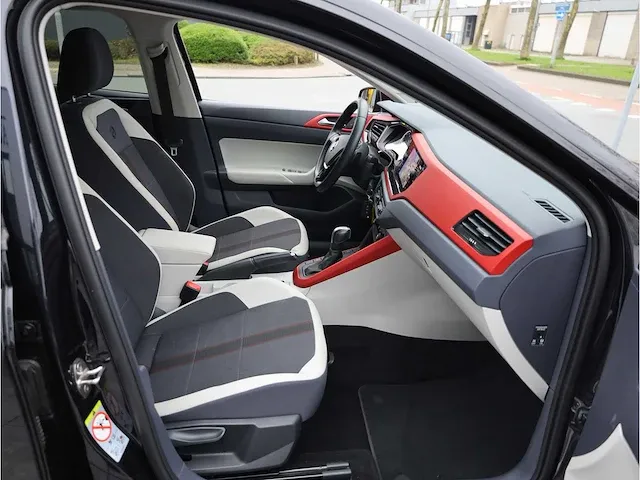 Volkswagen polo 1.0 tsi r-line automaat 2020 beats by dre panodak achteruitrijcamera carplay stoelverwarming - afbeelding 6 van  38