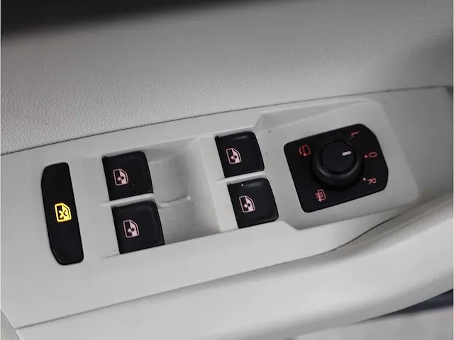 Volkswagen polo 1.0 tsi r-line automaat 2020 beats by dre panodak achteruitrijcamera carplay stoelverwarming - afbeelding 19 van  38