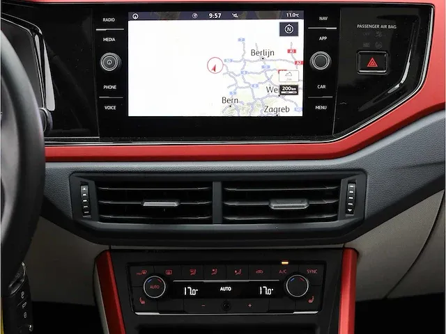 Volkswagen polo 1.0 tsi r-line automaat 2020 beats by dre panodak achteruitrijcamera carplay stoelverwarming - afbeelding 24 van  38