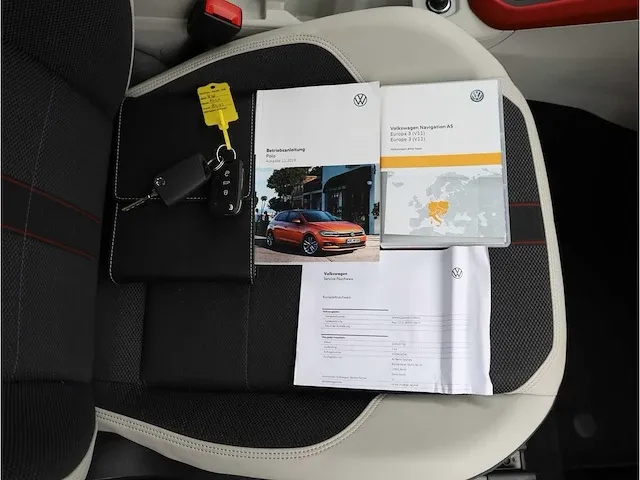 Volkswagen polo 1.0 tsi r-line automaat 2020 beats by dre panodak achteruitrijcamera carplay stoelverwarming - afbeelding 25 van  38