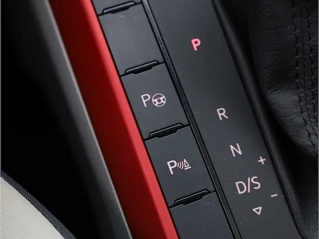 Volkswagen polo 1.0 tsi r-line automaat 2020 beats by dre panodak achteruitrijcamera carplay stoelverwarming - afbeelding 26 van  38