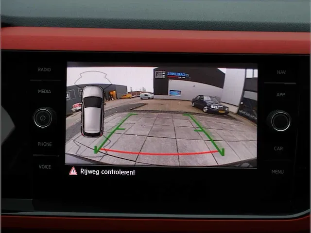 Volkswagen polo 1.0 tsi r-line automaat 2020 beats by dre panodak achteruitrijcamera carplay stoelverwarming - afbeelding 27 van  38