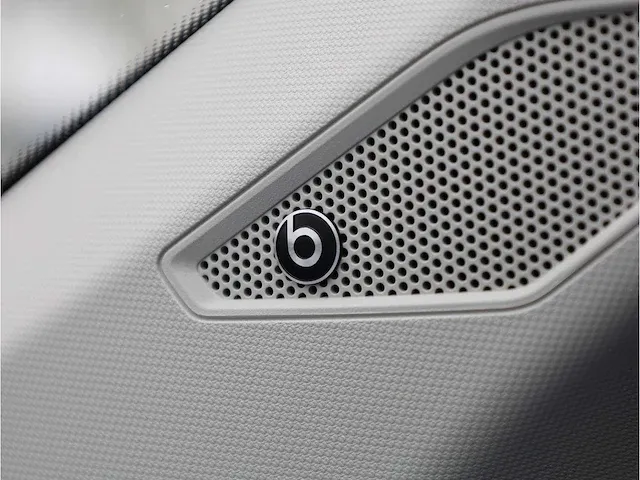 Volkswagen polo 1.0 tsi r-line automaat 2020 beats by dre panodak achteruitrijcamera carplay stoelverwarming - afbeelding 29 van  38