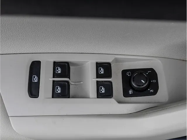 Volkswagen polo 1.0 tsi r-line automaat/dsg 2020 beats by dre keyless go & entry full led dodehoeksensor 16"inch - afbeelding 17 van  32