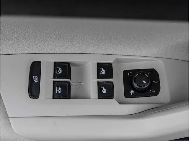 Volkswagen polo 1.0 tsi r-line automaat/dsg 2020 beats by dre keyless go & entry full led dodehoeksensor 16"inch - afbeelding 17 van  32