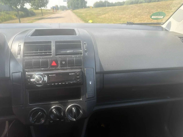 Volkswagen polo 1.2-12v atlantic , j-564-nt - afbeelding 3 van  23