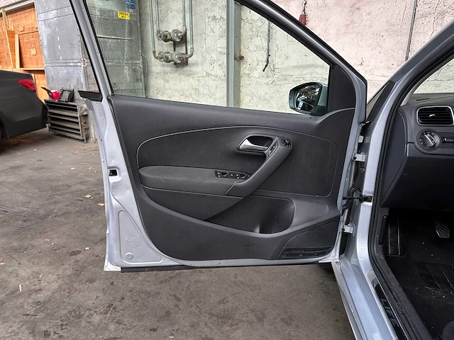 Volkswagen polo 1.2-12v bl.m. comfl. 69pk 2013, r-886-hn - afbeelding 17 van  35